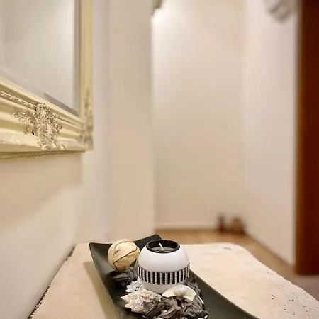 Large 2Bed Apartment 2 Min From Centre & Parking