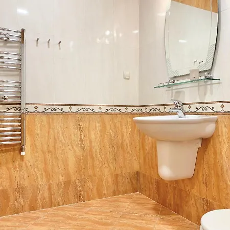 Large 2Bed Apartment 2 Min From Centre & Parking *