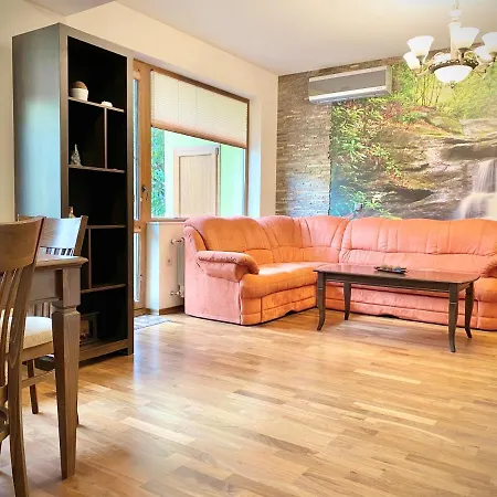 Large 2Bed Apartment 2 Min From Centre & Parking *