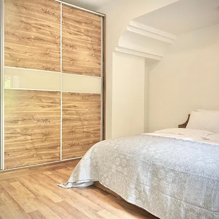 Apartment Large 2Bed Apartment 2 Min From Centre & Parking *