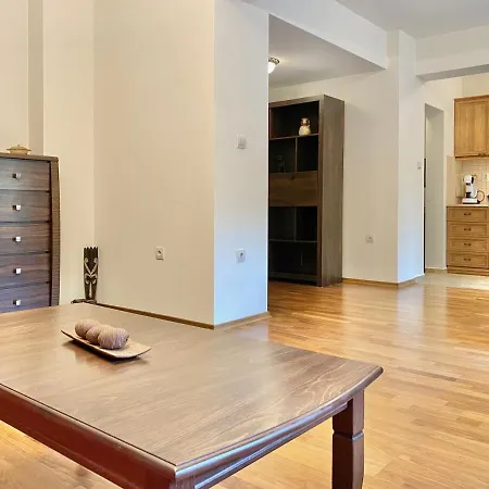 Apartment Large 2Bed Apartment 2 Min From Centre & Parking